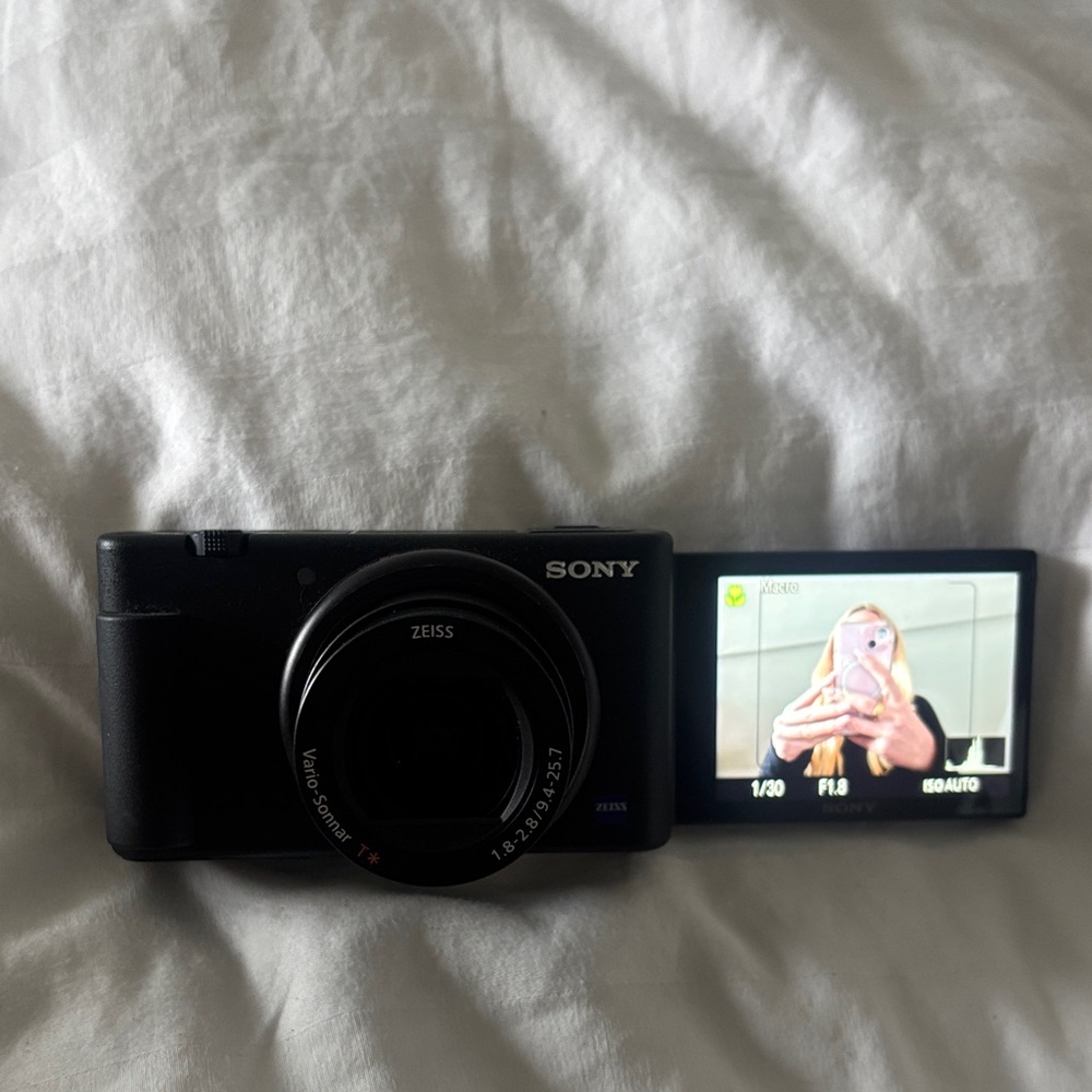 Sony ZV-1 Compact Digital Camera - Black - Picture 6 of 8